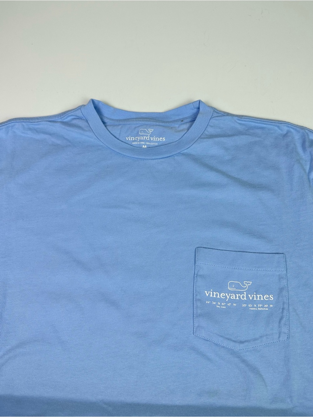 Vineyard Vines Men’s Short Sleeve Graphic Whale , Key West, Bahamas T Shirt  M - Picture 2 of 9